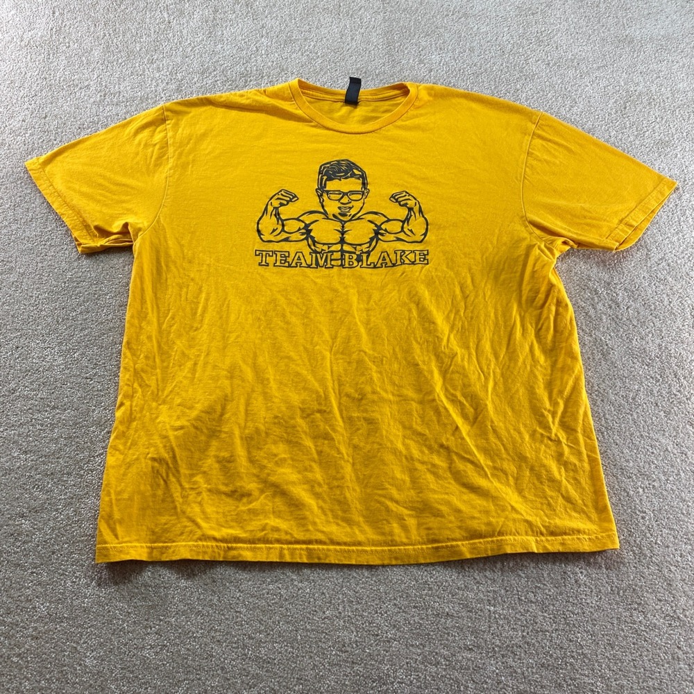Gildan Graphic Shirt Mens 2XL‎ Yellow Team Blake Muscular Character Tee